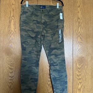NWT GAP Women’s Camouflage Jeans
